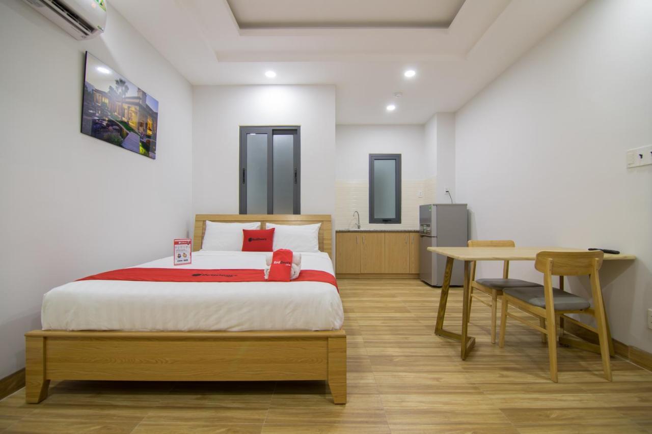 Hotel Reddoorz Premium Near E-Town Ho-Chi-Minh-Stadt Exterior foto