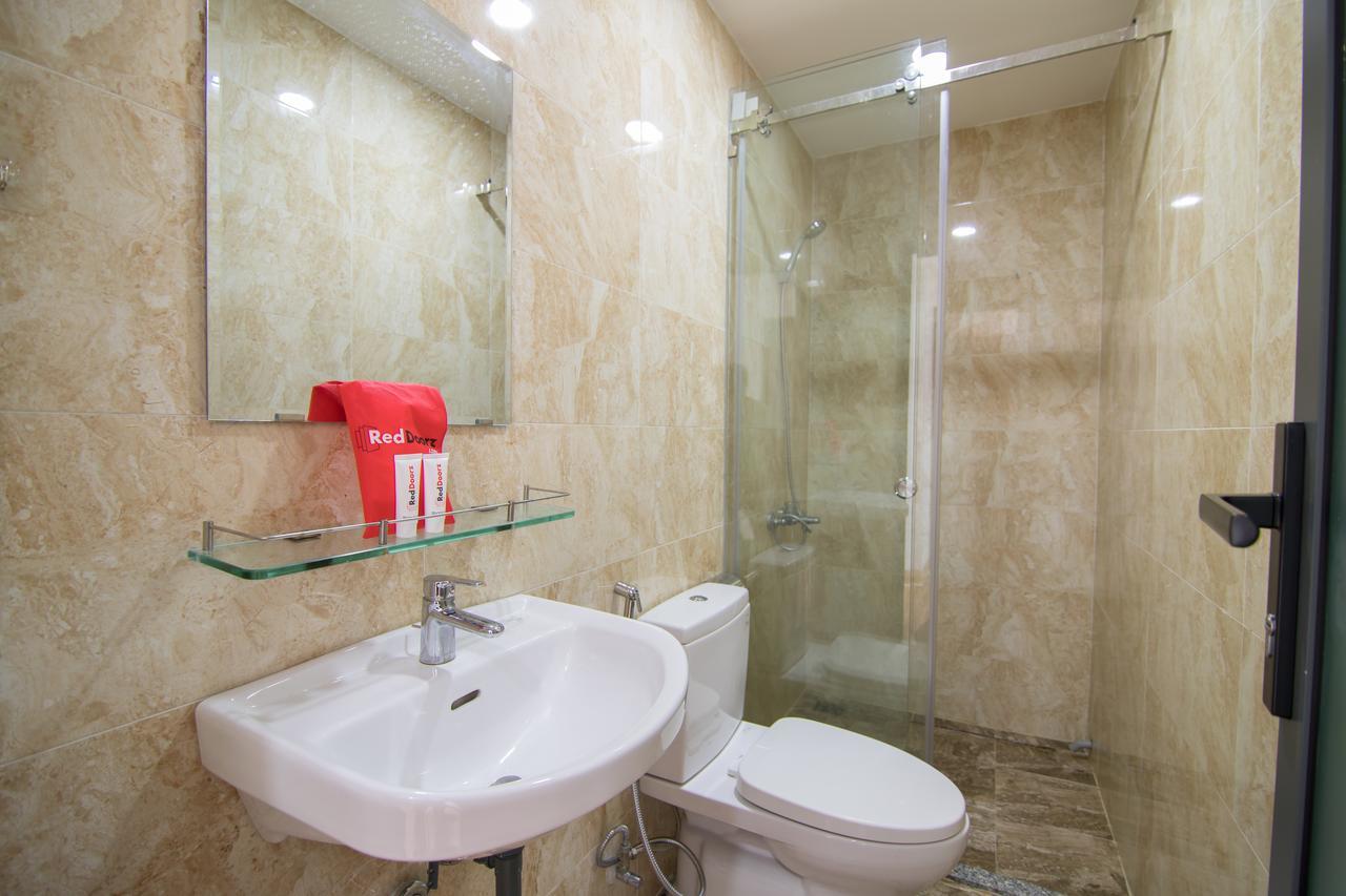 Hotel Reddoorz Premium Near E-Town Ho-Chi-Minh-Stadt Exterior foto