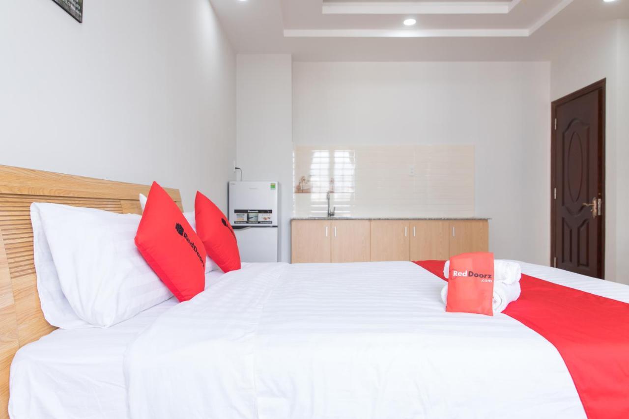Hotel Reddoorz Premium Near E-Town Ho-Chi-Minh-Stadt Exterior foto