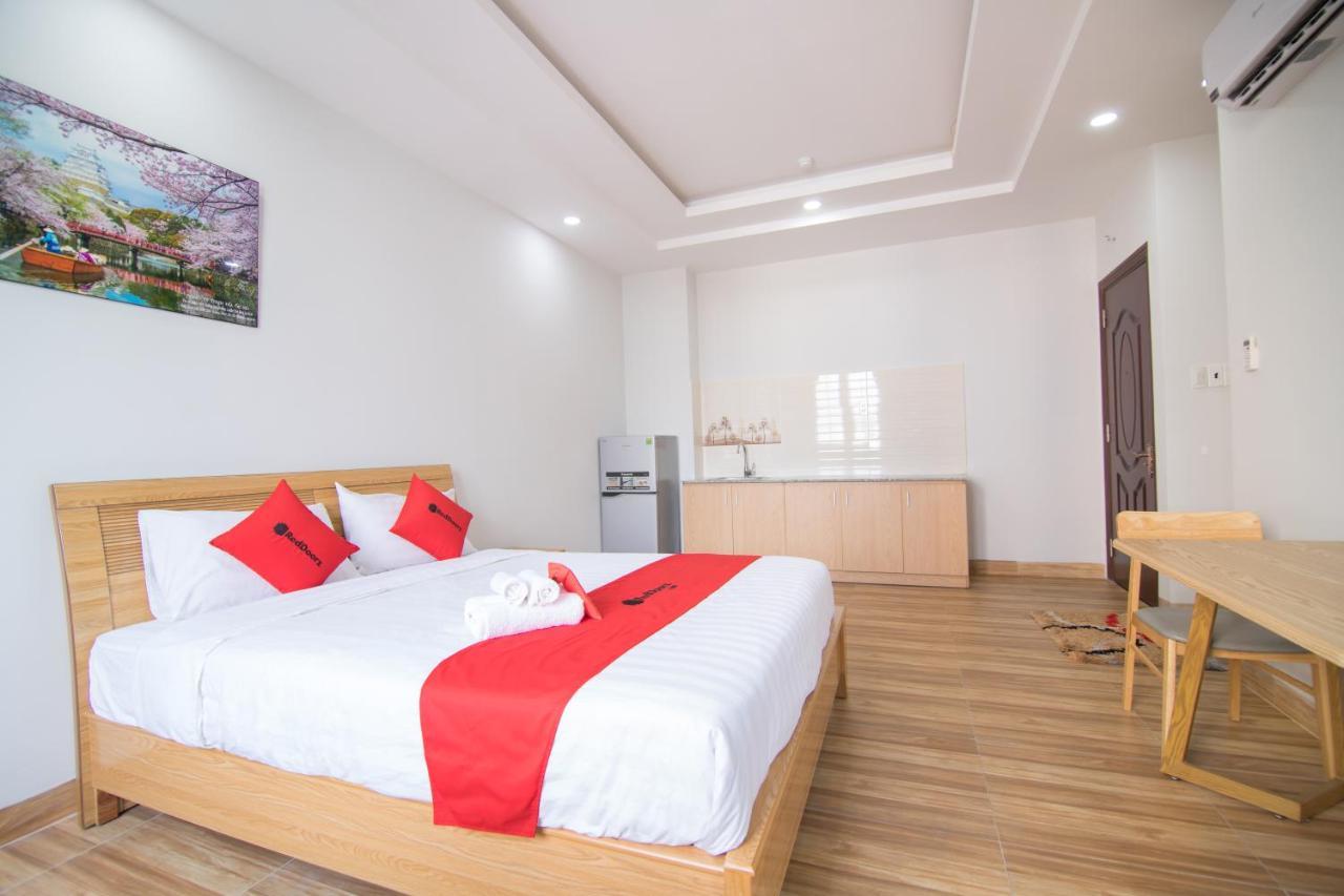 Hotel Reddoorz Premium Near E-Town Ho-Chi-Minh-Stadt Exterior foto