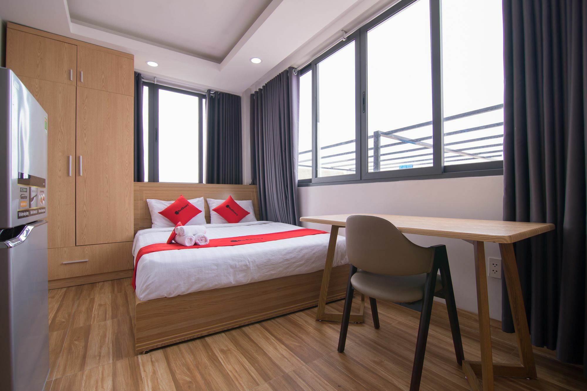 Hotel Reddoorz Premium Near E-Town Ho-Chi-Minh-Stadt Exterior foto